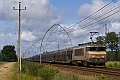 La BB 7381 sur un train de Voitures pour l'espagne, vu au nord de Morcenx le 13.09.2008